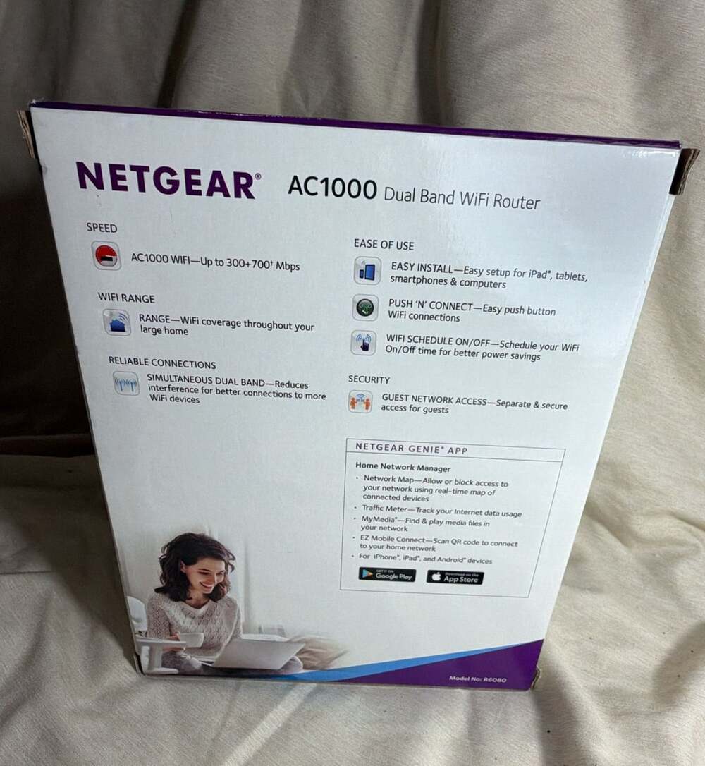 NETGEAR AC1000 Dual Band WiFi Router Model R6080 with Box and Accessories - Picture 2 of 3
